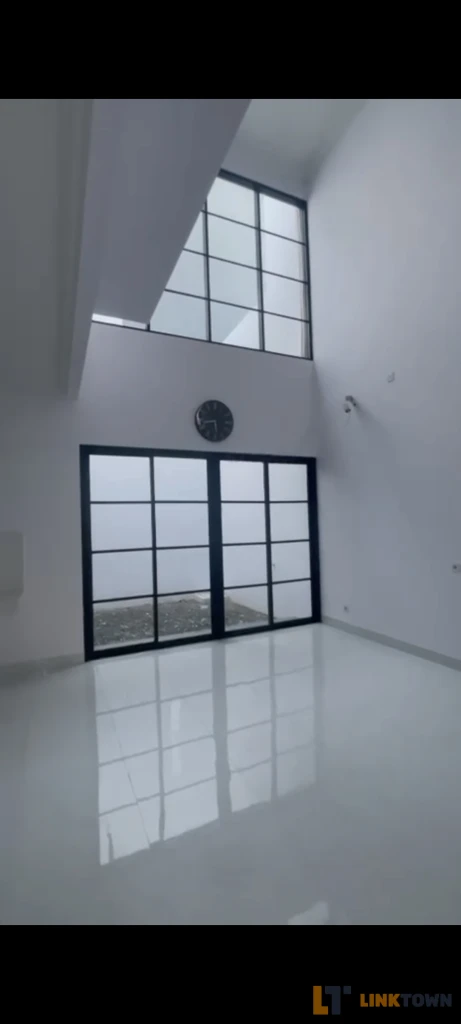 Disewakan Rumah 2 Lantai Modern 3+1 Kamar Tidur di Dian Istana La Fleur Surabaya