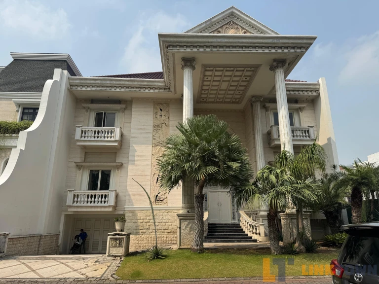 Disewakan Luxury Classic House Villa Bukit Regency 2 Pakuwon Indah Surabaya 