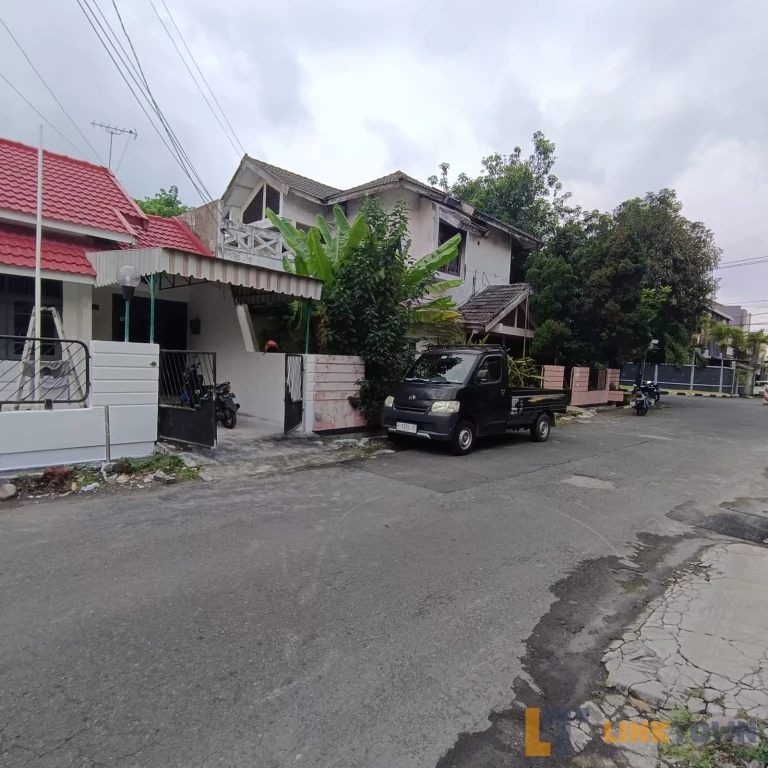 Strategis Siap Huni Rumah Nginden Intan Timur Sukolilo Surabaya 