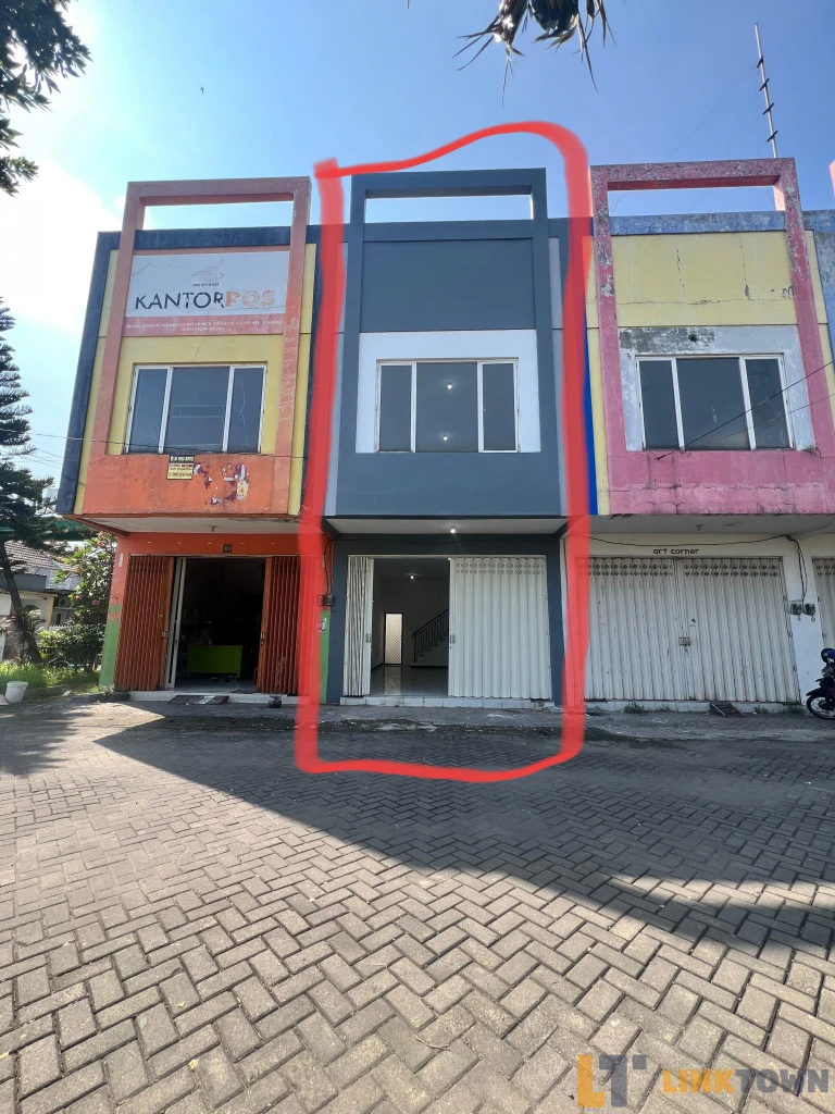 Terletak di Commercial Area Miliki Ruko Green Mansion A1-04 Sidoarjo