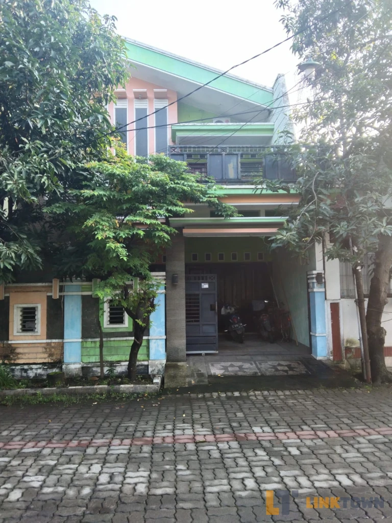 Jual Cepat Rumah 3 Lantai Luas 135m² Strategis di Gunung Anyar Surabaya