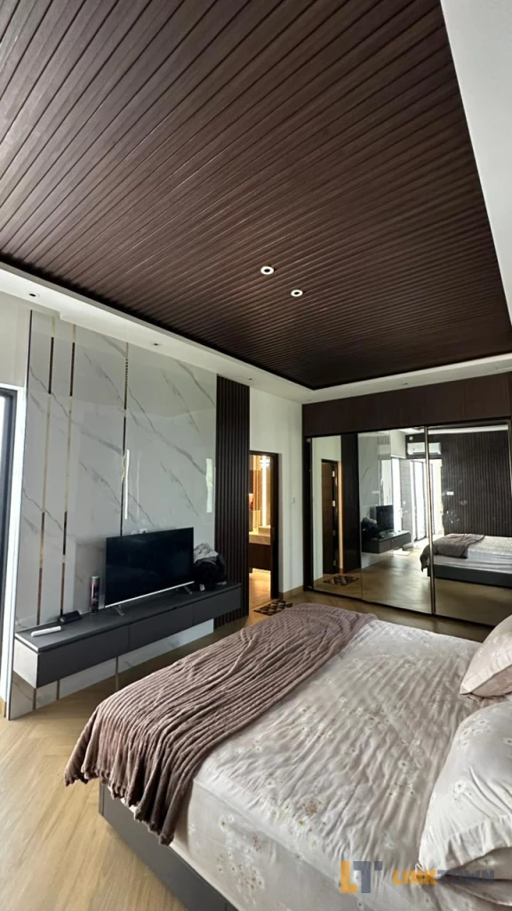 Miliki Rumah Furnish dengan Kolam Renang Siap Huni di Lavesh Harapan Indah