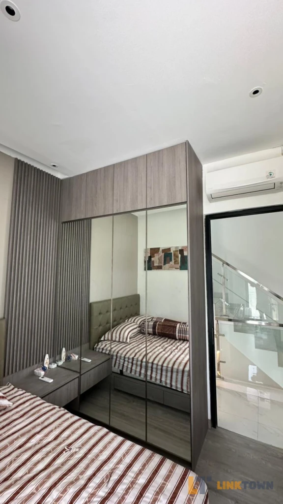Miliki Rumah Furnish dengan Kolam Renang Siap Huni di Lavesh Harapan Indah