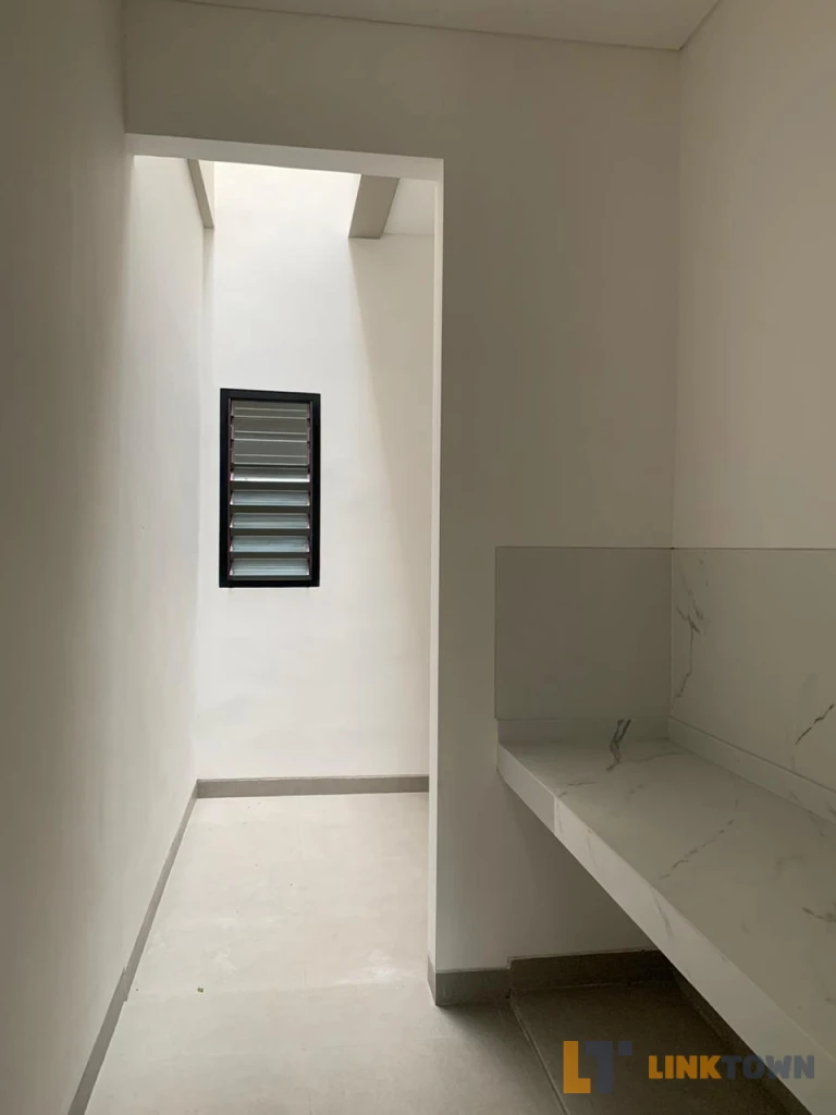 Rumah Baru Gress di Jalan Utama Northwest Lake Citraland Utara Surabaya 