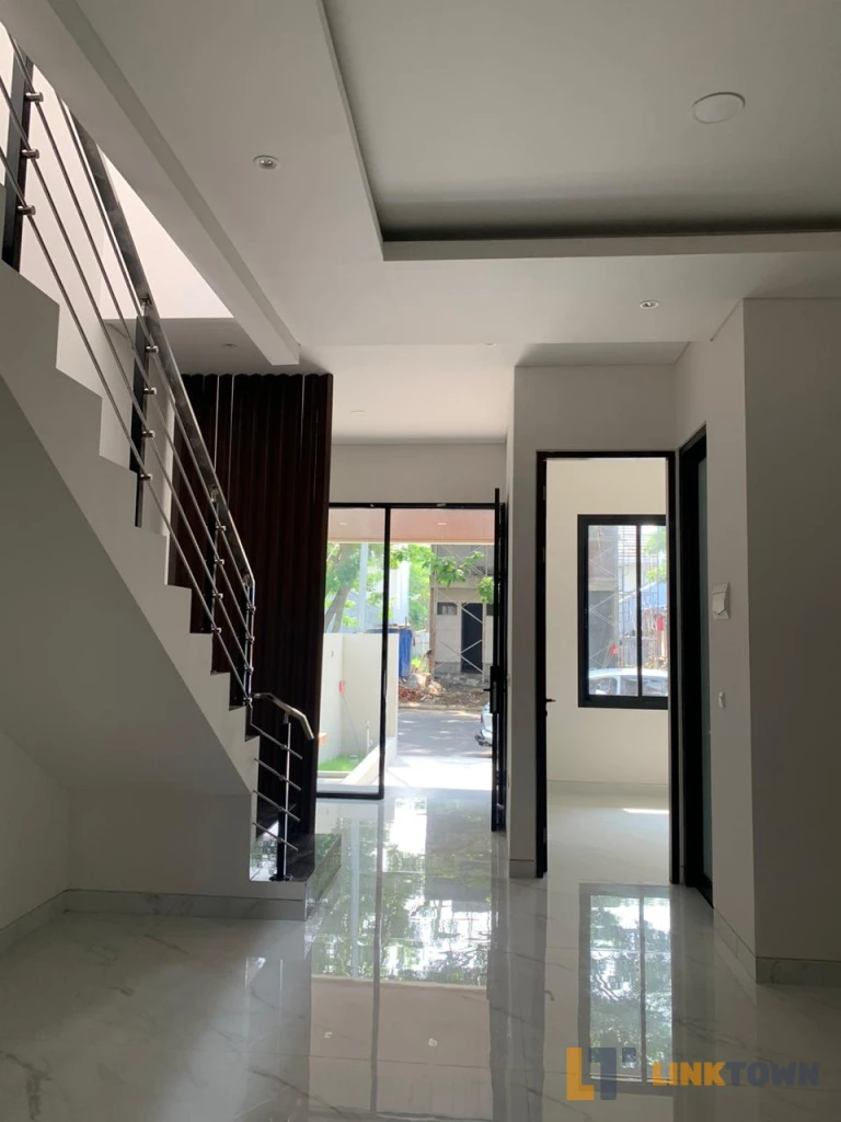 Rumah Baru Gress di Jalan Utama Northwest Lake Citraland Utara Surabaya 