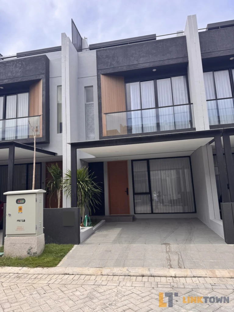 Disewakan Cepat Rumah Furnish di Citraland Northwest Central Surabaya