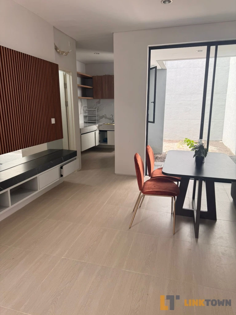 Disewakan Cepat Rumah Furnish di Citraland Northwest Central Surabaya