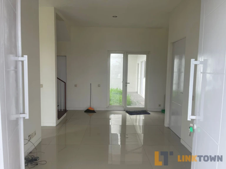 Disewakan Rumah 2 Lantai dengan 3 Kamar Tidur di Citra Harmoni Sidoarjo 