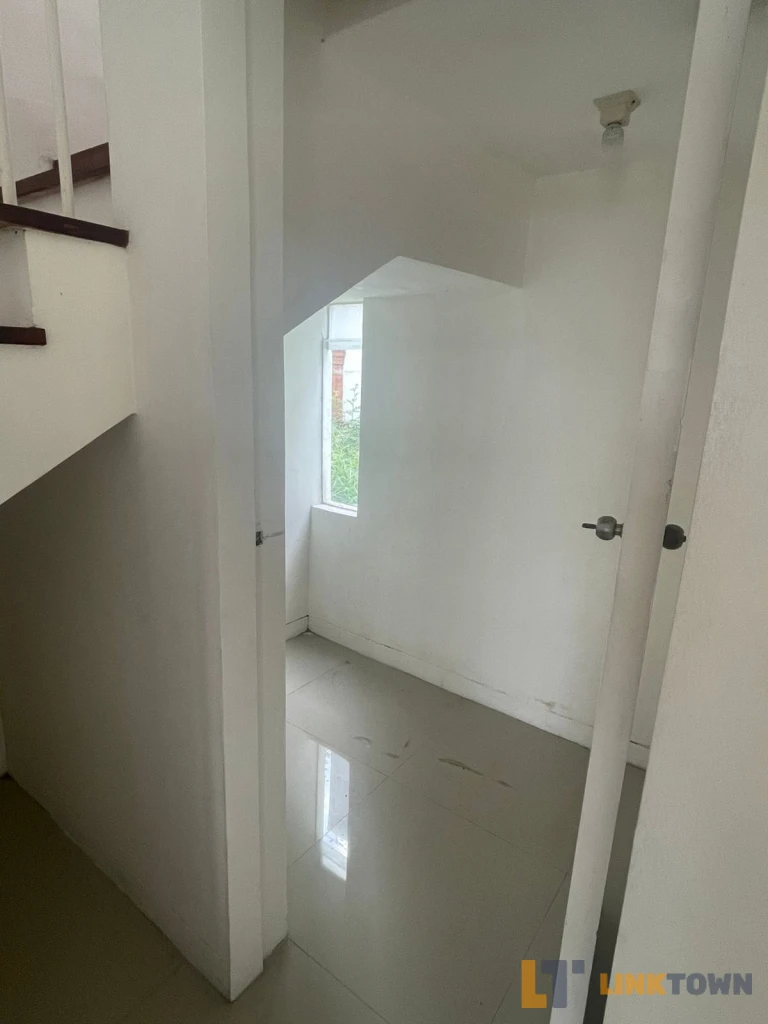 Disewakan Rumah 2 Lantai dengan 3 Kamar Tidur di Citra Harmoni Sidoarjo 