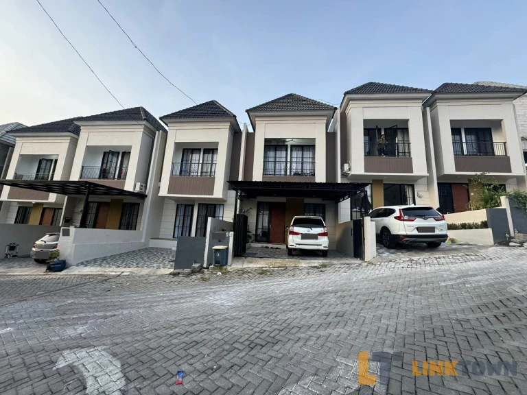 Dijual Rumah 2 Lantai Strategis di Banyumanik Semarang