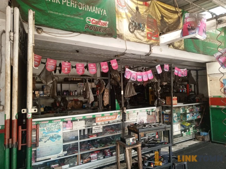 Rumah dan Bengkel di Jalan Raya Bandulan Malang 