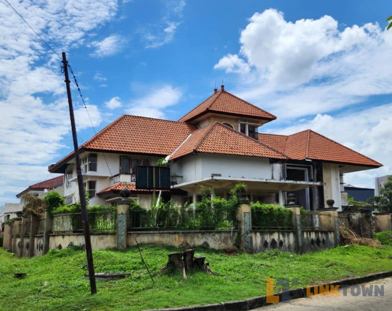 Rumah Hook Hitung Tanah Jalan Jajar Tunggal Utara Wiyung Surabaya 