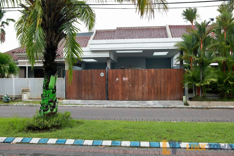 Perumahan Jalan Raya Kuta Puri Mas Gunung Anyar Surabaya 