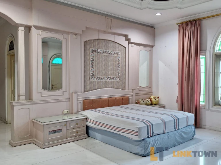 Rumah Mewah Full Furnished Bintang Diponggo Dukuh Pakis Surabaya