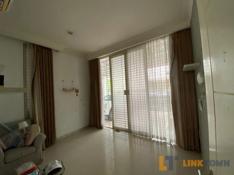 Disewakan Rumah The Mansion Pakuwon Indah Dekat PTC Surabaya Barat