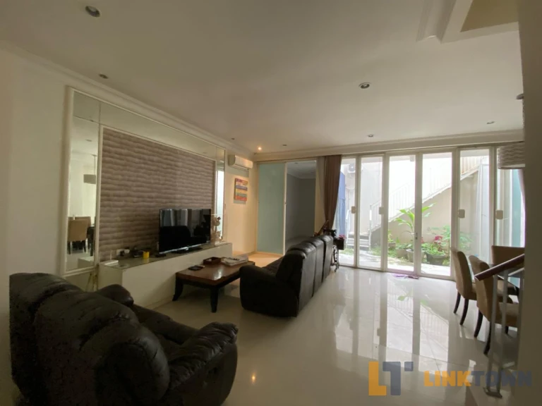 Disewakan Rumah The Mansion Pakuwon Indah Dekat PTC Surabaya Barat