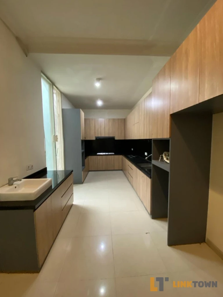 Disewakan Rumah The Mansion Pakuwon Indah Dekat PTC Surabaya Barat