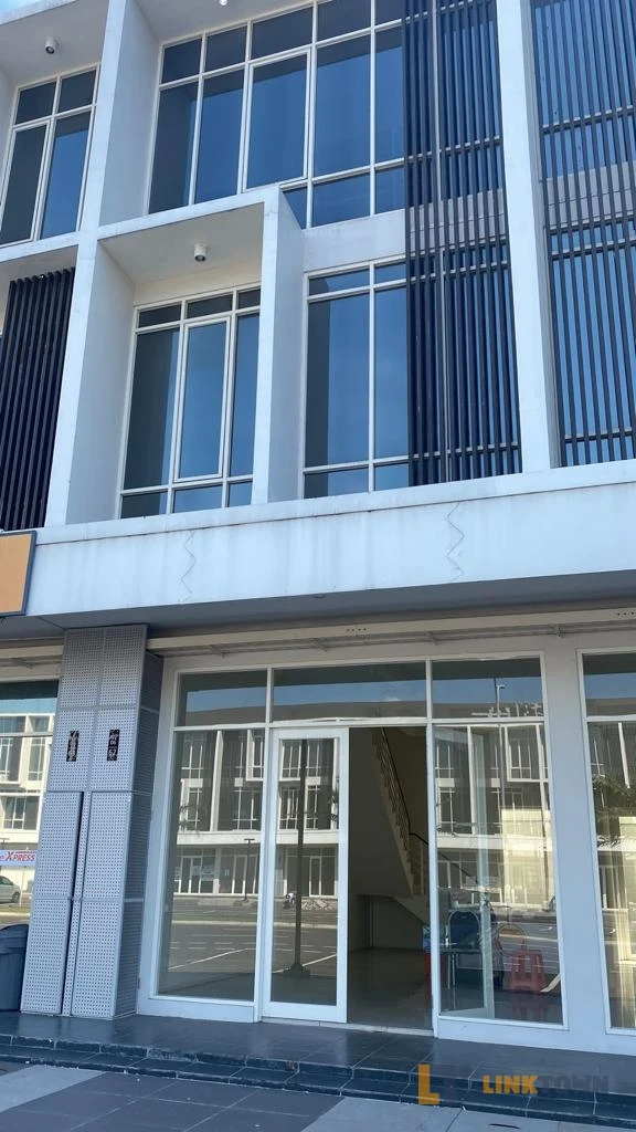 Ruko 3 Lantai Northwest Boulevard Citraland Utara Surabaya