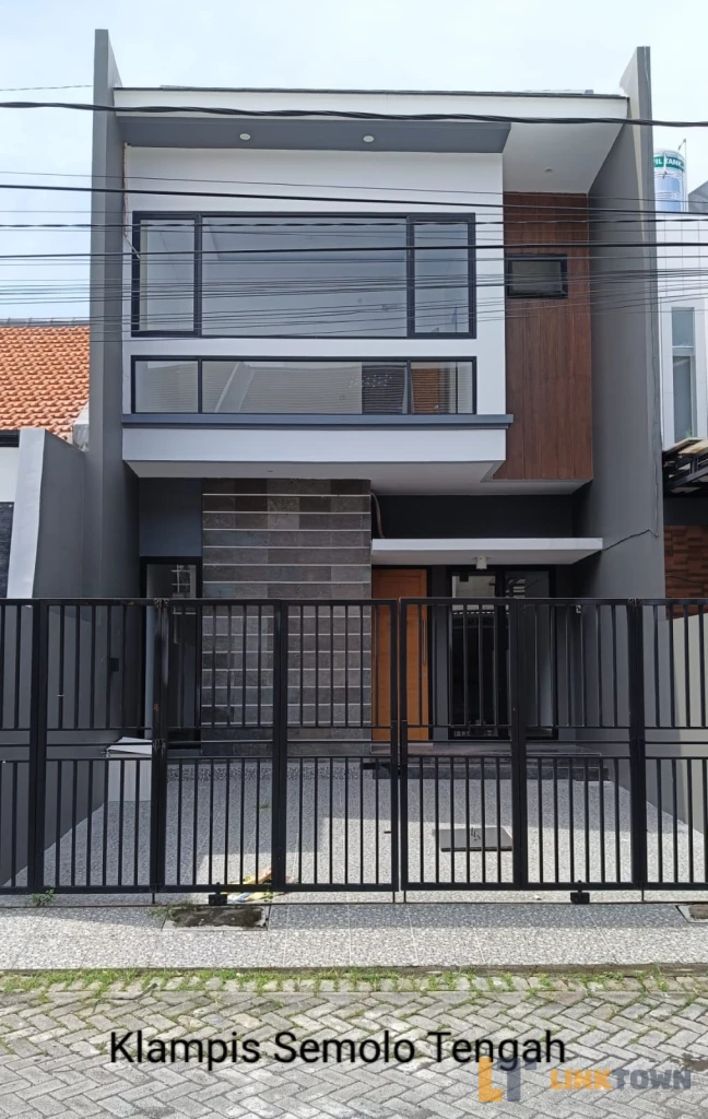Rumah Baru Strategis Klampis Semolo Tengah Sukolilo Surabaya