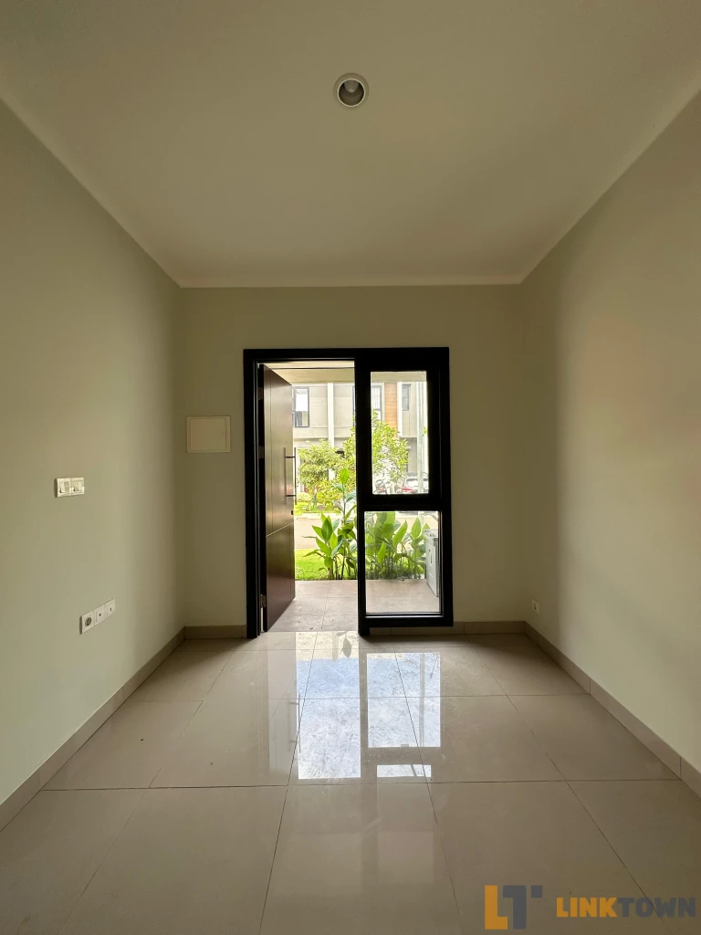 Disewakan Cepat Rumah 2 Lantai 4 Kamar di Summarecon Crown Gading