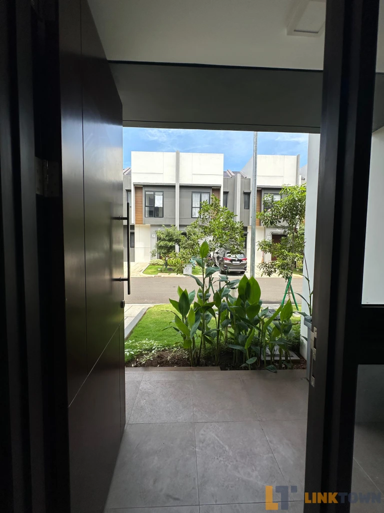 Disewakan Cepat Rumah 2 Lantai 4 Kamar di Summarecon Crown Gading