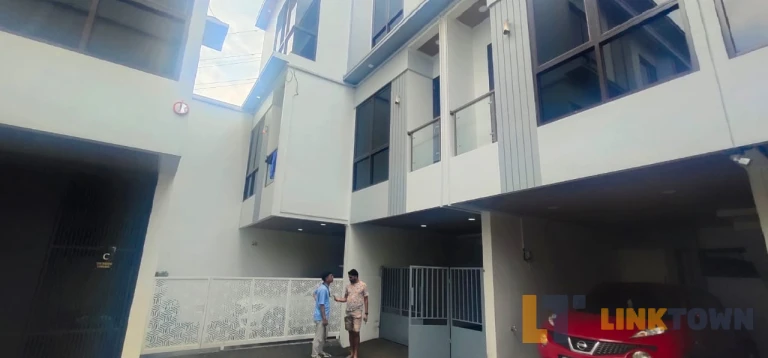 Dijual Cepat Rumah Strategis 3 Lantai di Cempaka Putih Jakarta Pusat