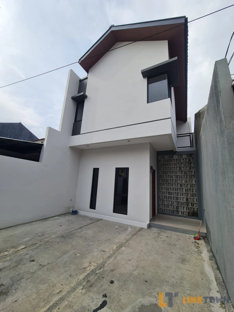 Dijual Cepat Rumah 2 Lantai Strategis di Taman Kopo Indah Margaasih Bandung