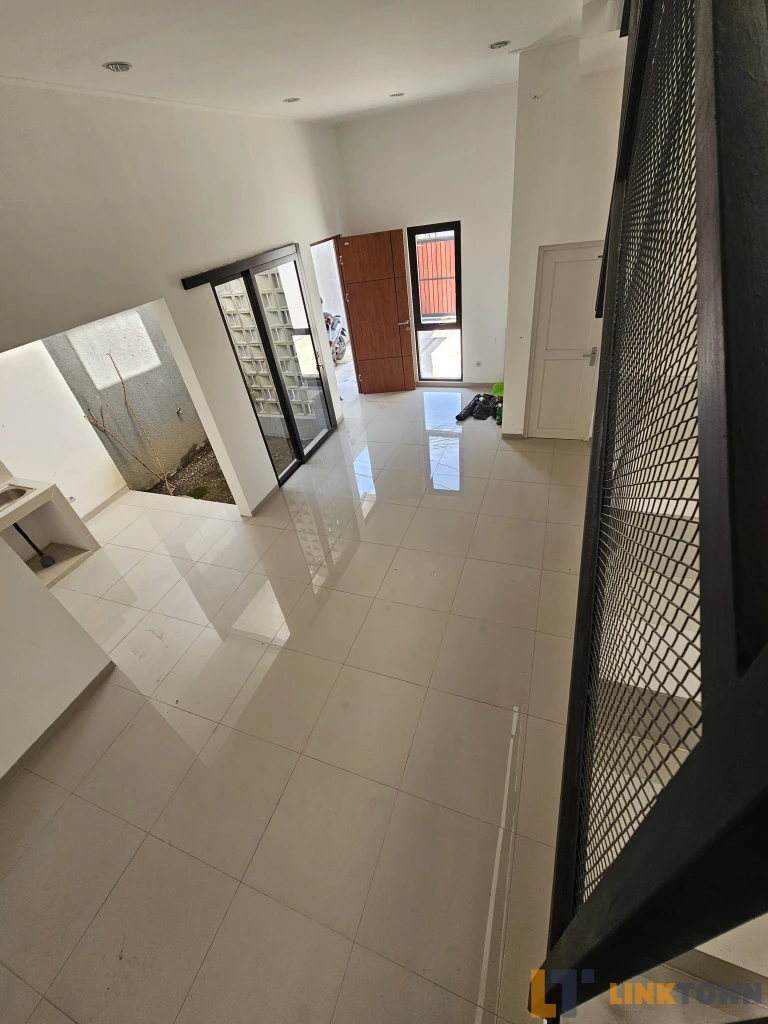 Dijual Cepat Rumah 2 Lantai Strategis di Taman Kopo Indah Margaasih Bandung