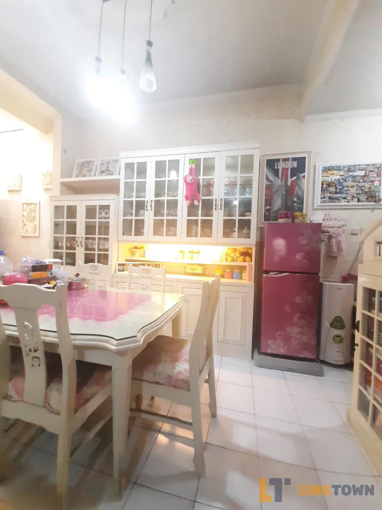 Dijual Rumah 2 Lantai Lokasi Strategis di Rungkut Mapan Tengah Surabaya