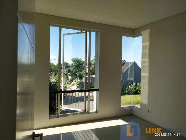 Disewakan Rumah 2 Lantai di Northwest West Park Surabaya