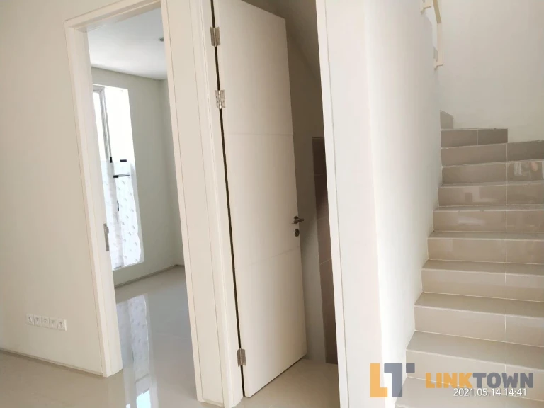 Disewakan Rumah 2 Lantai di Northwest West Park Surabaya