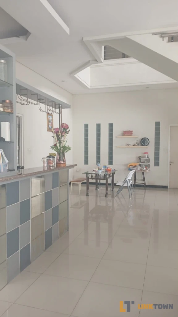 Harga Dibawah Pasaran dan bisa Nego Rumah 2 Lantai di Mojoarum