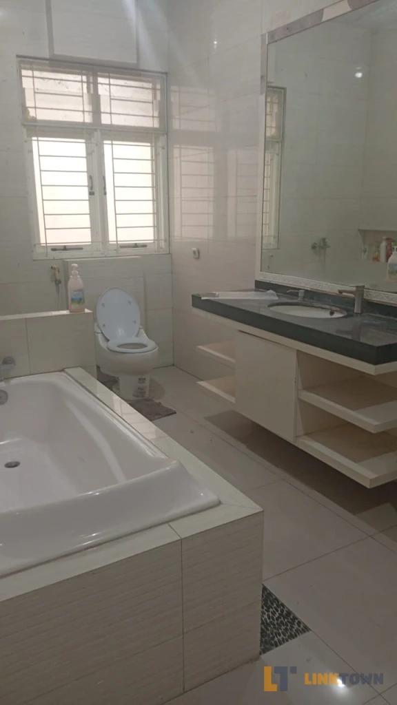 Harga Dibawah Pasaran dan bisa Nego Rumah 2 Lantai di Mojoarum