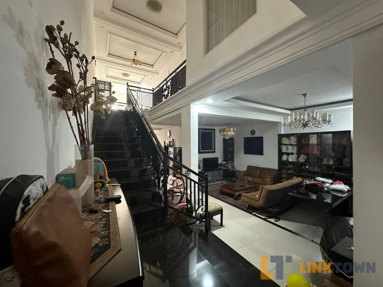 Dijual Rumah 2 Lantai di Raya Manyar Surabaya Harga bisa Nego