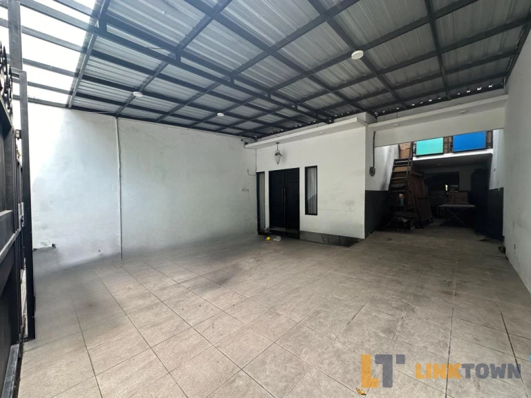 Disewakan Rumah 2 Lantai di Raya Manyar Surabaya