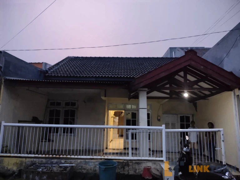 Murah Rumah 2 Lantai di Perumahan Menganti